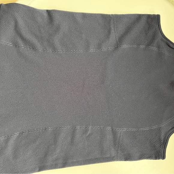 Lululemon Swiftly Razorback - Picture 5 of 6